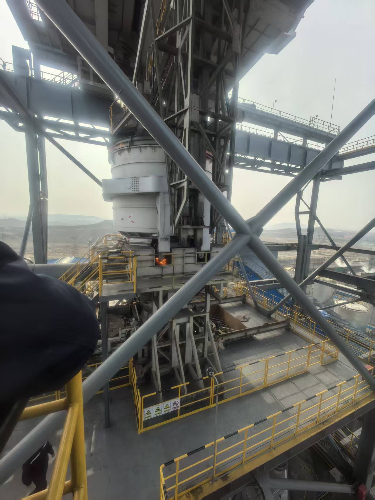 公司承建的乌海市榕鑫能源实业有限责任公司150t/h干熄焦余热发电及配套工程项目投红焦