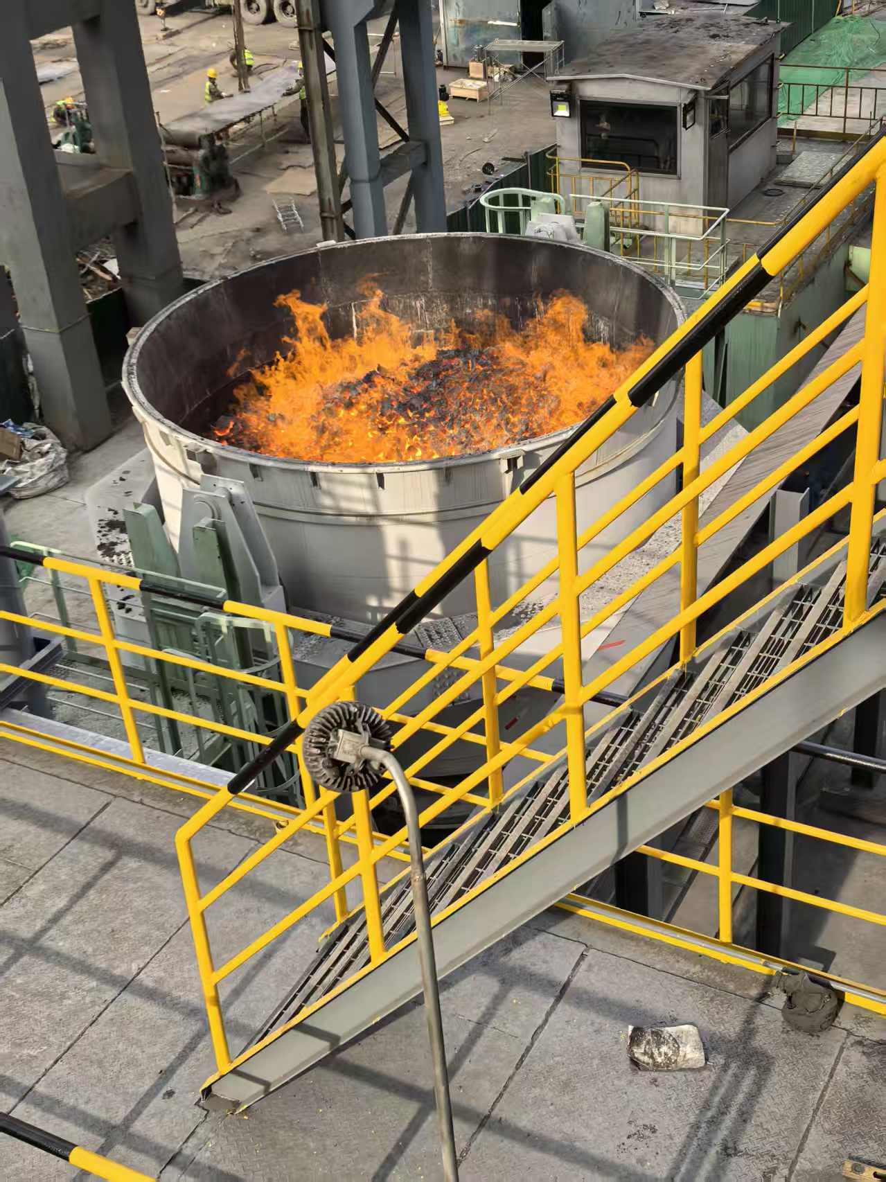 公司承建的乌海市榕鑫能源实业有限责任公司150t/h干熄焦余热发电及配套工程项目投红焦